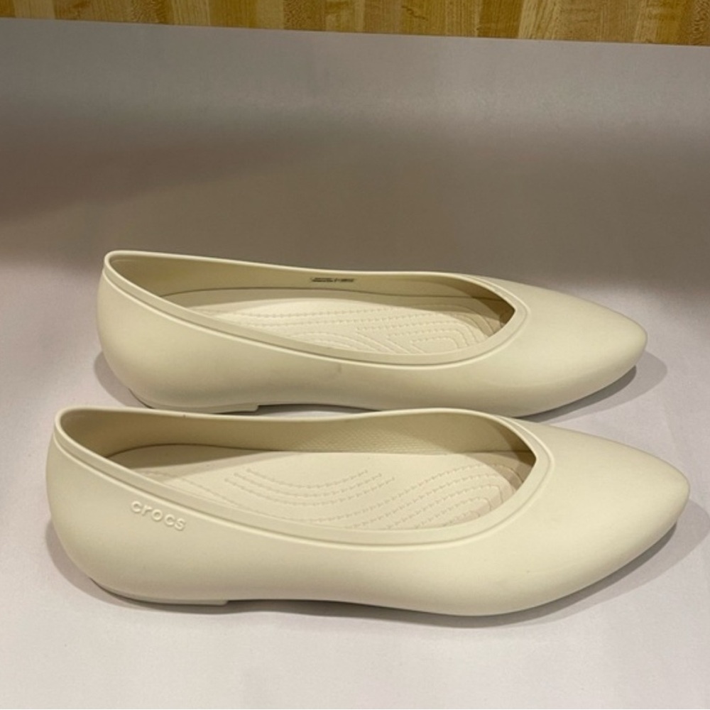 Crocs BROOKLYN POINTED FLAT Cassis